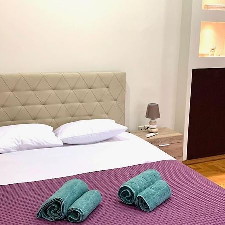 Spacious 4-Bedroom Family Home, 100M From Metro Athens Ngoại thất bức ảnh