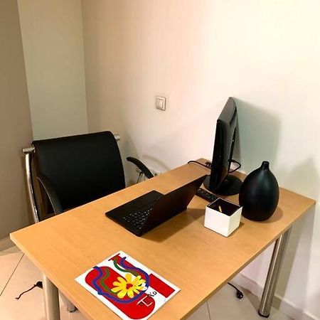 Spacious 4-Bedroom Family Home, 100M From Metro Athens Ngoại thất bức ảnh