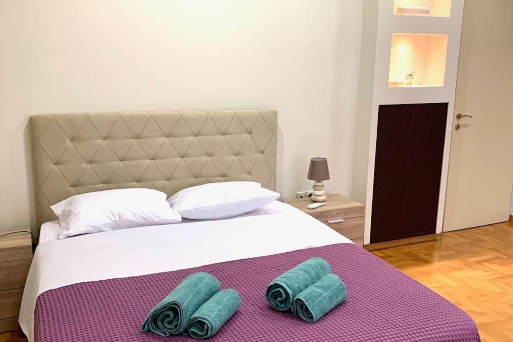 Spacious 4-Bedroom Family Home, 100M From Metro Athens Ngoại thất bức ảnh