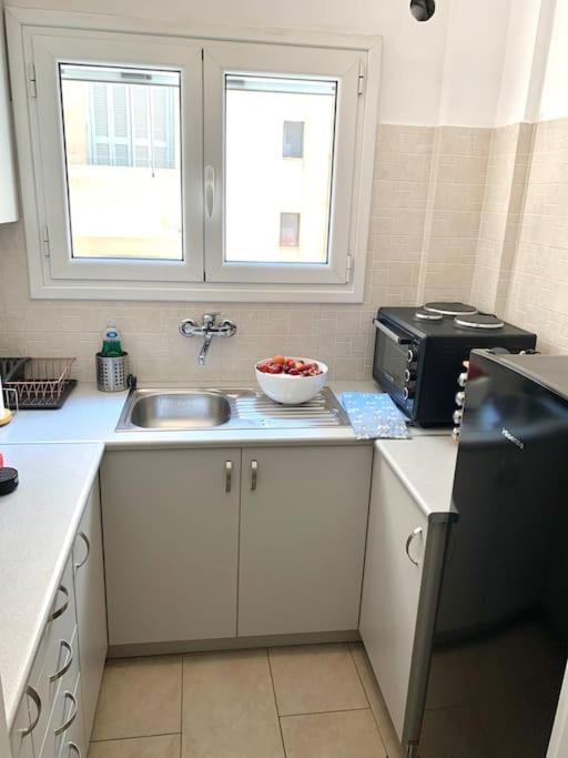 Spacious 4-Bedroom Family Home, 100M From Metro Athens Ngoại thất bức ảnh