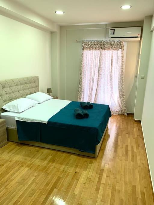 Spacious 4-Bedroom Family Home, 100M From Metro Athens Ngoại thất bức ảnh