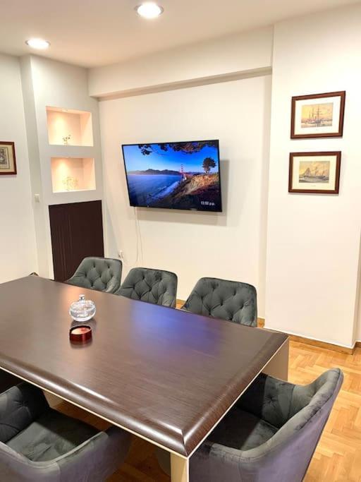 Spacious 4-Bedroom Family Home, 100M From Metro Athens Ngoại thất bức ảnh